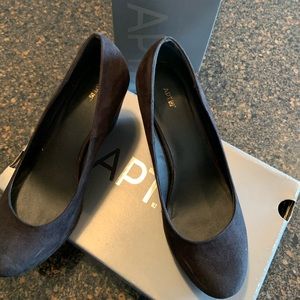 Women’s black suede type dress shoes